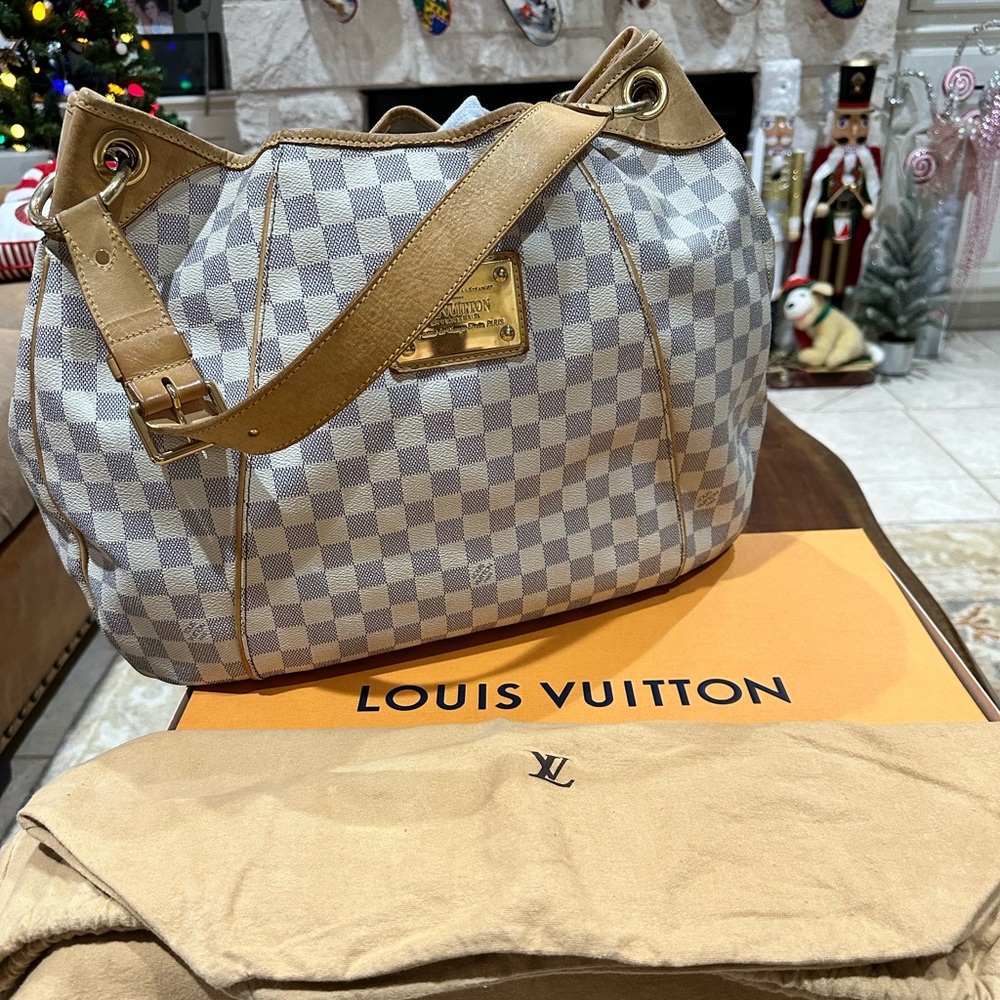 🅰️uthentic Louis Vuitton Galleria GM